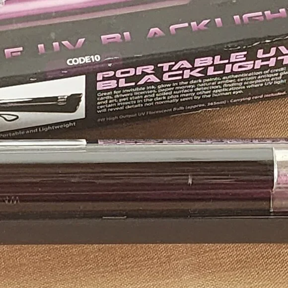 Arachnid Portable Lightweight Self Standing 4W Battery Operated UV Blacklight - Picture 2 of 16